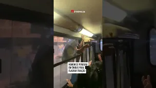 Homem se pendura em ônibus para flagrar traição