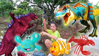 Huệ Cake thi câu cá với bạn Godzilla. Nhờ Godzilla đại chiến Khủng long bạo chúa