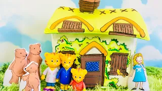 Daniel Tiger Neighbourhood Figures GOLDILOCKS and The Three Bears Soft House Playset Story Book