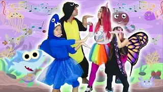 BABY SHARK DANCE E SUPER MALOUCOS EM COMPETIÇÃO DE DANÇA ( Nursery Rhymes & Kids Songs )