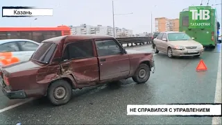 Лихач на "Жигулях" на большой скорости влетел в троллейбус | Казань | ТНВ