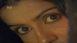 ಅಂಬರೀಶ್'ಅನ್ನು ಕದ್ದು ನೋಡುತ್ತಿರುವ ಮೋಹಿನಿ ದೆವ್ವ | Avala Neralu Kannada Movie Scene | Sundar Krishna Urs