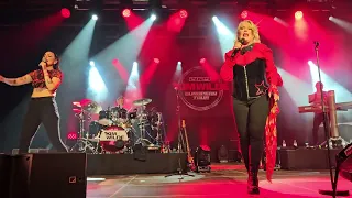 Kim Wilde - You keep me hangin'on (Deinze 13.04.24)