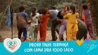 Prova final do acampamento termina em confusão com lama | A Infância De Romeu e Julieta