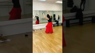 Саммира ставит танец на репетиции