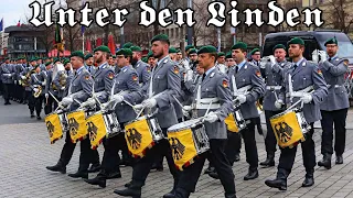 Das Wachbataillon der Bundeswehr marschiert ,,Unter den Linden" zum Brandenburger Tor (29.03.2023)