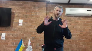 - Чи буде за Зе нова війна? - фронтовик та порохобот Валерій Прозапас у Вінниці 10 квітня 2019 р.