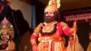 Yakshagana -- Bheeshma Vijaya - 5 -  Thandimane as Bheeshma - Pravesha - Suthalu nodutha...Jansale