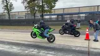 kawasaki ninja zx6r vs honda cbr 600.