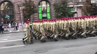 Із прапорами в руках та з піснею: як проходить репетиція параду до Дня незалежності