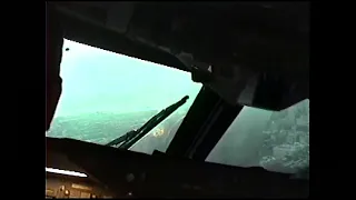 Boeing 747-200 Kai Tak Cockpit View (Hong Kong 1997)