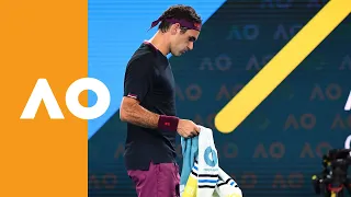 Roger Federer and Novak Djokovic receive treatment at set break (SF) | Australian Open 2020