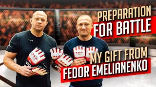 Fedor Emelianenko preparation for battle, training, present autographed gloves, Stary Oskol