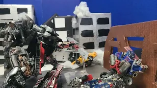 Optimus Prime Vs. Sentinel Prime Transformers: Dark of The Moon Stop Motion