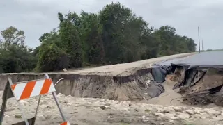 Hurricane Ian washes out roads in western Florida