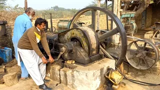Start up Big Desi Diesel Old Black Ruston Hornsby Engine || How to Working Powerful Old Black Engine
