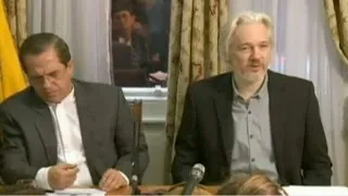 Assange: Jag lämnar ambassaden - Nyheterna (TV4)