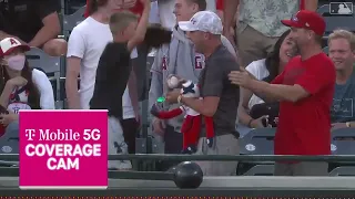 INCREDIBLE MOMENT! Two Angels fans share the most wholesome moment you’ll ever see!!