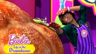 Κούκλα εναντίον Γλυκού | Life in the Dreamhouse | @BarbieGreece