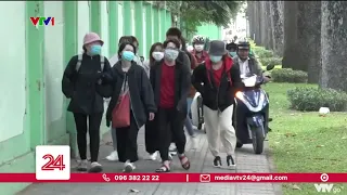TP. Hồ Chí Minh: Người dân thích thú với thời tiết lạnh | VTV24