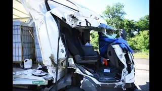 Heftiger Stau nach schwerem Unfall auf der A6 - Zwei Menschen verletzt