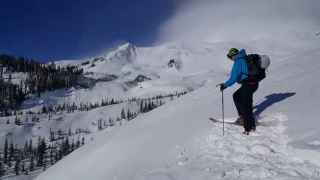 Mt St Helens slab avalanche. excellent footage of skier triggered