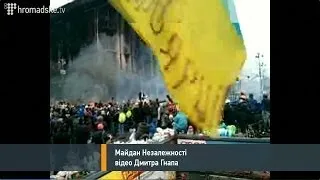 Невідомий поет читає вірші з барикади Майдану