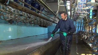 FRS MILKING COURSE:  WASHING UP