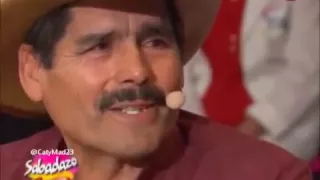 ▶ Espinoza Paz con su papá y hermano en sabadazo octubre 2013