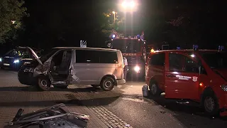 Schwerer Verkehrsunfall mit Feuerwehrfahrzeug