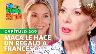 Al Fondo hay Sitio 10: Maca le hizo un regalo a Francesca  (Capítulo n°209)