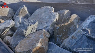 The jaw crusher and vibrating feeder together can make big stone to small