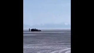 Груженный ЗИЛ проломил лёд и утонул / The loaded ZIL broke the ice and drowned