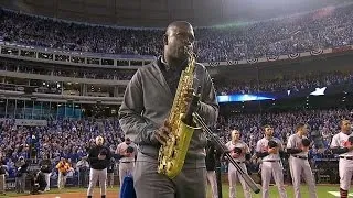 ALCS Gm3: Saxophonist Phillips performs anthem