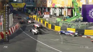 Start Crash - F3 Macau Grand Prix - Robert Shwartzman