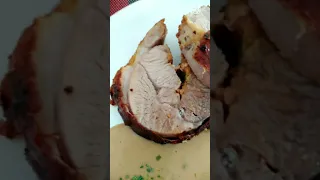 Roast Turkey | Putenrollbraten mit Pfefferrahmsoße