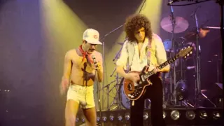 Queen - Another One Bites The Dust (Queen Rock Montreal)