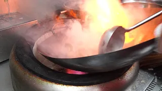 鑊氣【豉椒炒小腸】香脆炸蠔餅⋯卜卜脆  出品靚好足料！Wok gas stir-fried intestine with black pepper/Crispy fried oyster cakes⋯