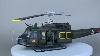 US Army UH-1D Huey (Dragon Models 3538) Vietnam war, 1/35 scale ratio model