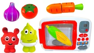 Babblarna gör roliga grönsaker med Play Doh lera och leksaker - Lär dig färger på svenska