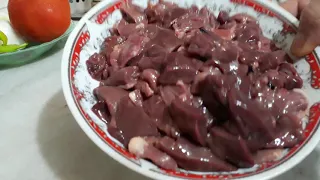 простое блюдо турецкой кухни из куриной печени tavuk ciğeri