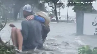 Good Samaritans rescue man from flooded car during Hurricane Ian