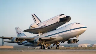 Dangerous NASA B747 Landing In Las Vegas With Space Shuttle