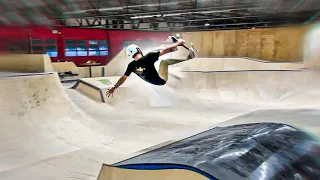 J'APPRENDS LE BACKFLIP EN SKATE ! (à la Unicorn House)