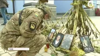 У Києві відзначають треті роковини Іловайської трагедії / включення