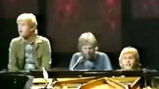 LIVE!!! Harry Nilsson  Walk Right Back/ Cathy's Clown/ Let the Good Times Roll