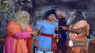 Dr Rajkumar knows the truth about Mayura Dynasty - Mayura Kannada Movie Scenes