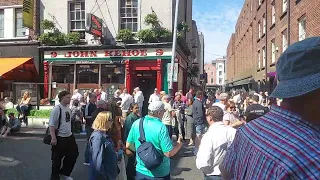 Having a Pint in the street outside of Kehoes, Anne Street, Dublin #kehoes #pub #bar #pints