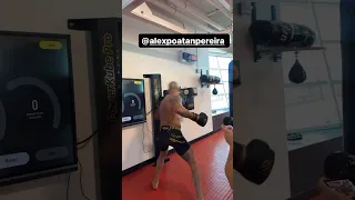 🤯 ALEX PEREIRA DESTROYS PUNCHING POWER MACHINE AT THE UFC PI