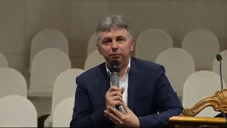 Олександр Корнійчук , тема «Презентація служінь в загальноосвітніх школах»